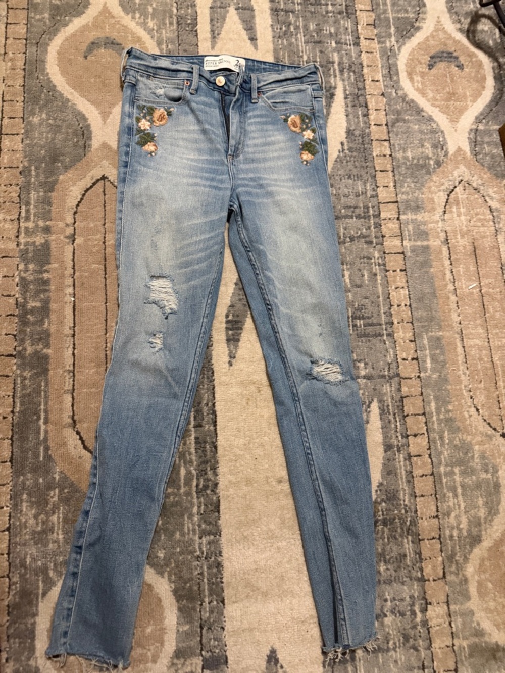 Abercrombie & Fitch Light Blue Skinny Jeans with Floral Embroidery 2R/26
